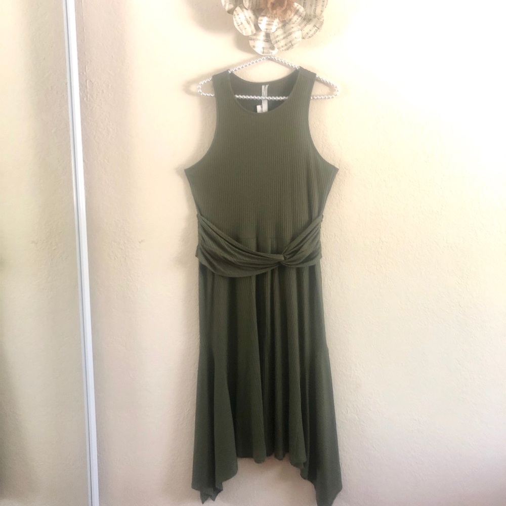 ✨Anthropologie High low dress with twisted belt